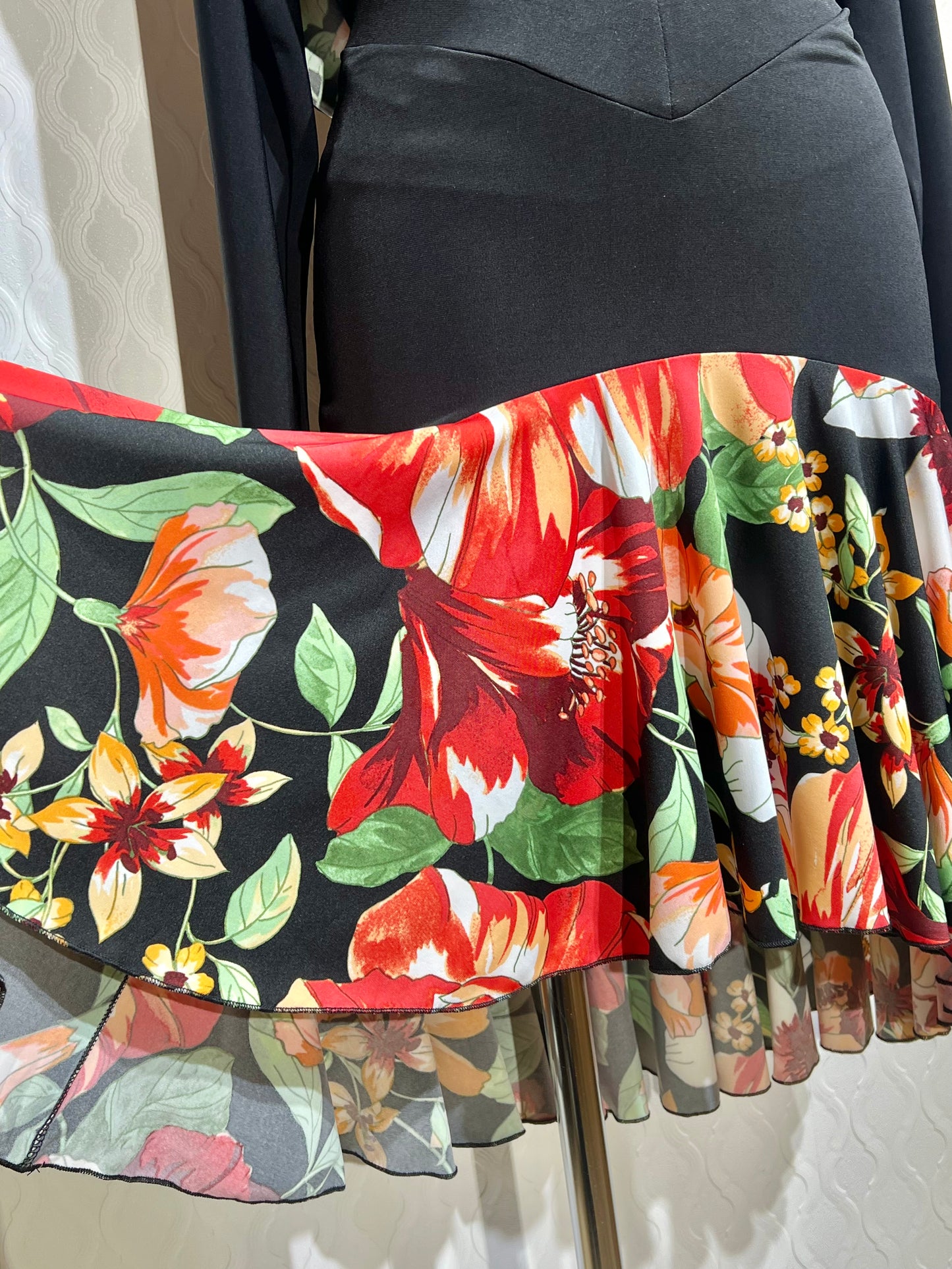 RE-50 フラワー柄ラテンスカート
