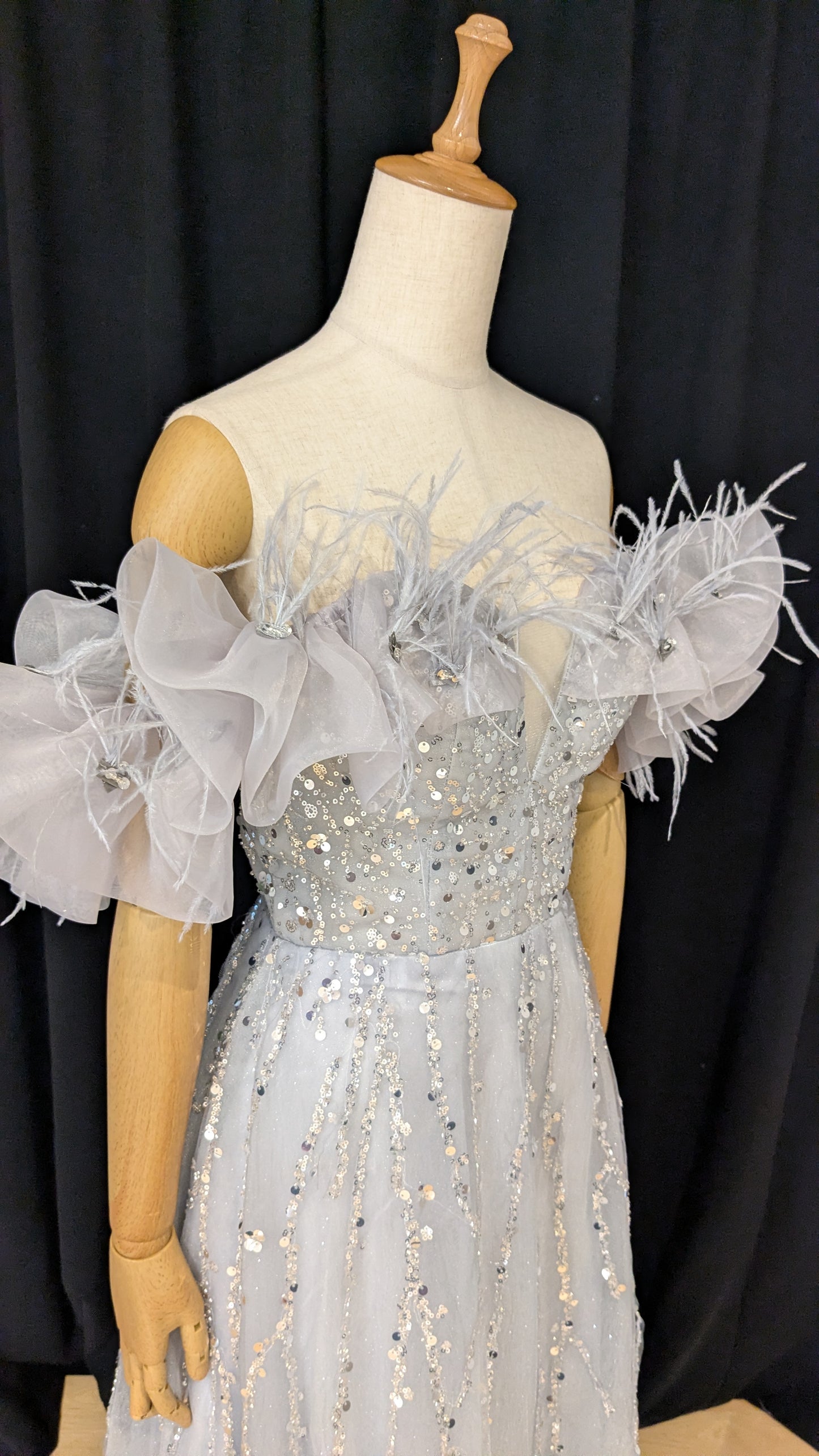 【Sold Out】RE-E8 デコルテフリルフェザー