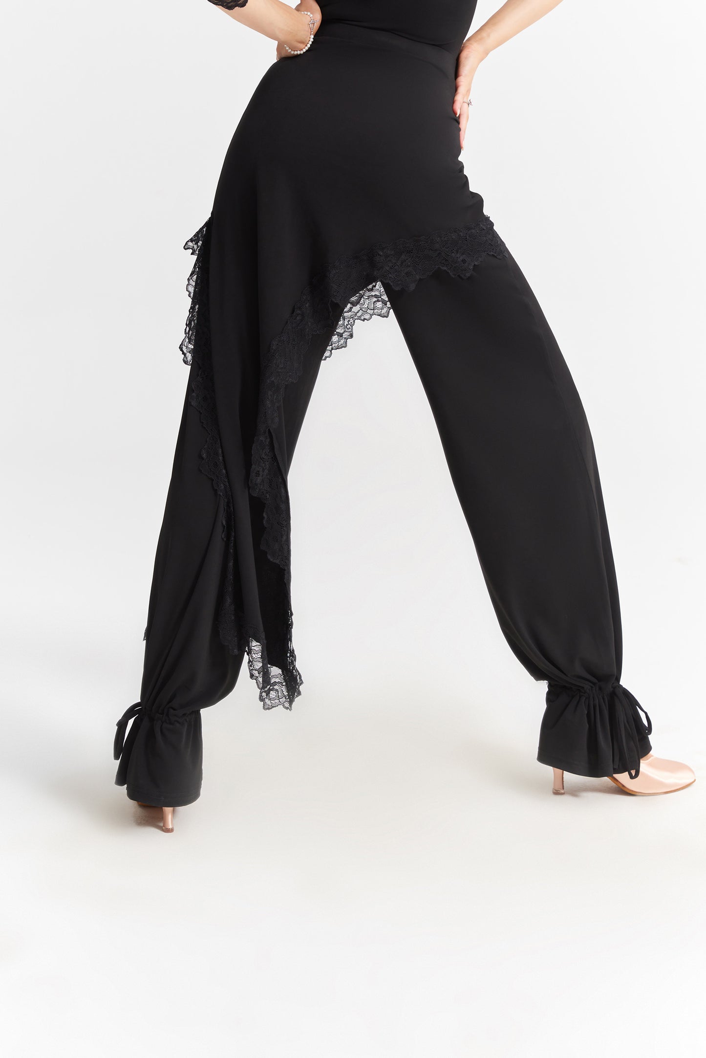 DQ-1023 オーバースカート付き裾絞りパンツ