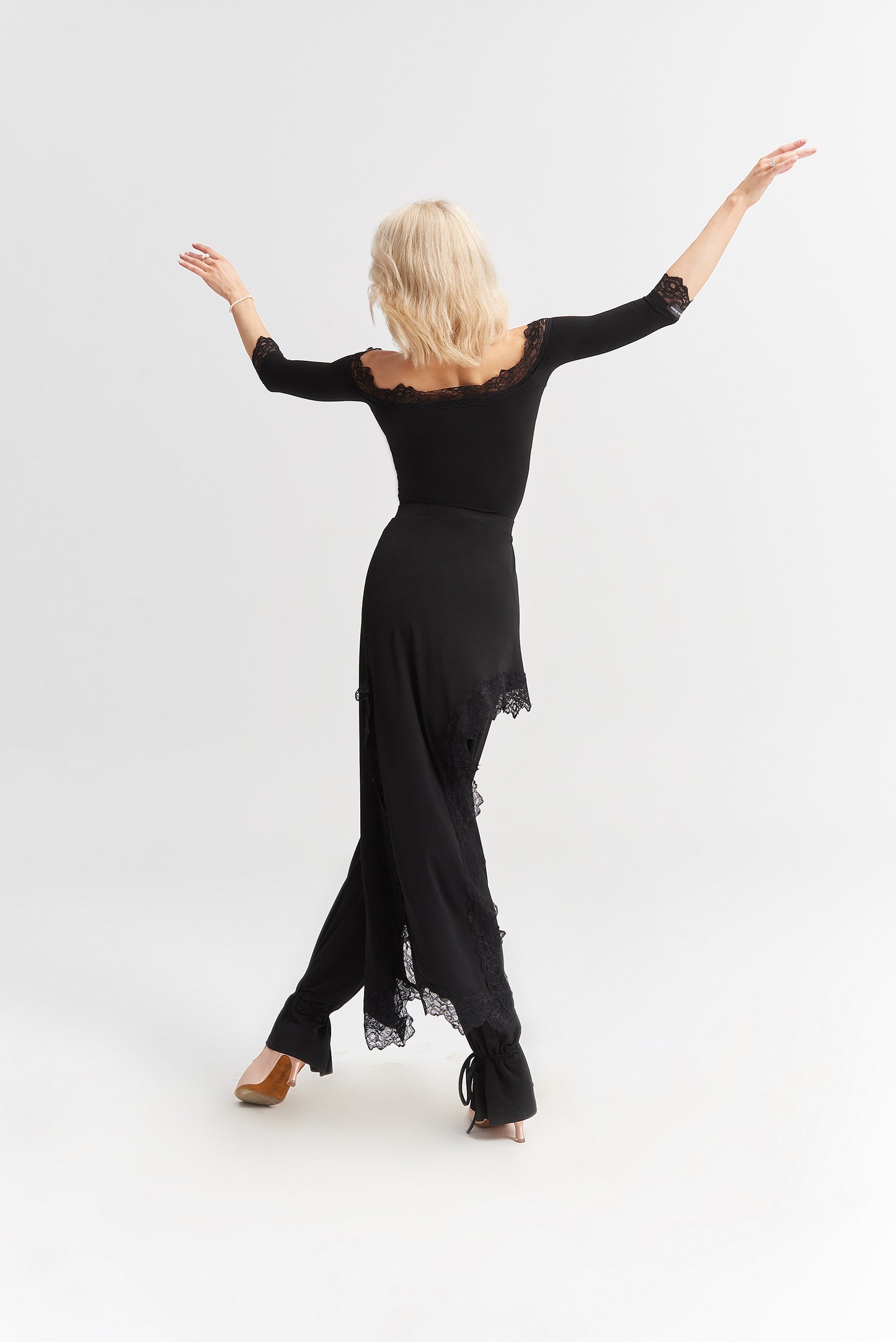 DQ-1023 オーバースカート付き裾絞りパンツ