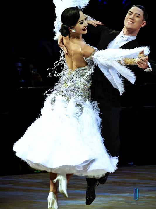 【Sold Out】DQ-D90 Annie選手スポンサードレス　Whiteフェザー